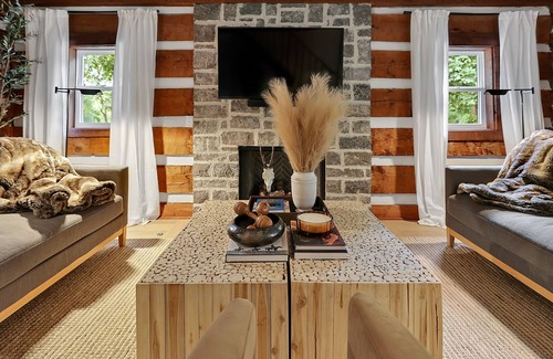 Primm Springs Cabina | Brand new private oasis w/ pickle ball, hot tub, fire pit!
