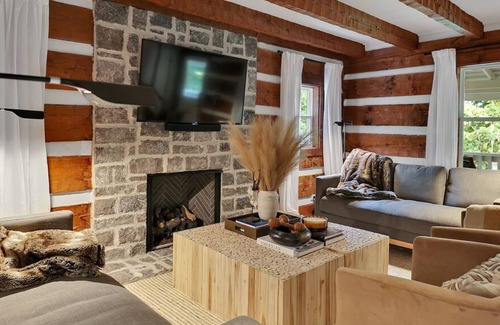 Primm Springs Cabina | Brand new private oasis w/ pickle ball, hot tub, fire pit!