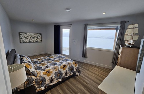 Okanagan-Similkameen Cama Y Desayuno | Brand new property! Spacious! Big patio! Surrounded by vineyards! 180⁰ lake view