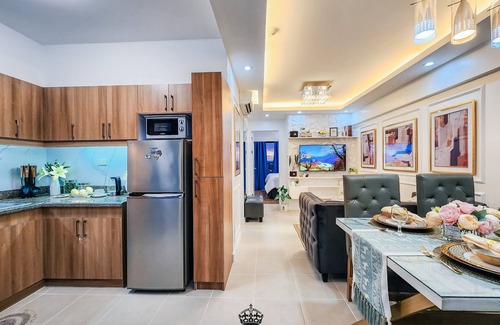 Paranaque Condominio | BRAND New Reina Suites 2BR,200 Mbps Fast Internet,Swimming Pool+Airport Shuttle