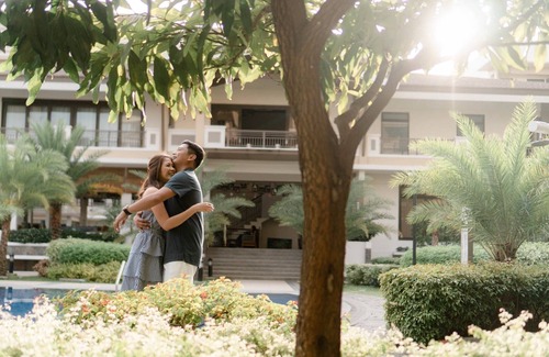 Paranaque Condominio | BRAND New Reina Suites 2BR,200 Mbps Fast Internet,Swimming Pool+Airport Shuttle