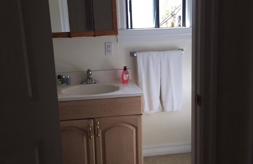 Richmond District Cabaña | A estrenar renovado separado un nivel dos camas dormitorio dos unidad de baño
