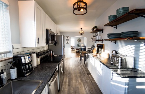 Center Line Casa | Brand New Renovation - 3BR/1BA in the heart of Metro Detroit