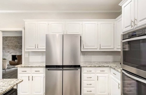 Southwest Carrollton Casa | Brand New Renovation - Sunny and Comfortable