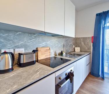 Marsalforn Apartamento | Brand New Sea Breeze Haven