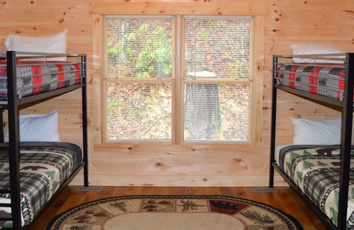 Gatlinburg - Pigeon Forge Chalet De Esquí | BRAND-NEW! SISTER CHALETS - GAME ROOM, HOT TUB, PRIVATE LOT - 8 MINS TO PARKWAY!
