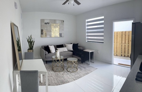 Princeton Apartamento | Brand New South Miami Getaway. 5 minutes away from Biscayne Bay.