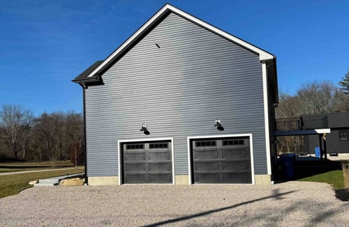 Wakefield-Peacedale Apartamento | Brand New Spacious Coastal Home