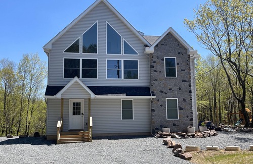 Briar Crest Woods Casa | Brand new, spacious 5-bedroom house in Blakeslee with WiFi and game room