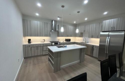 Redwood City Apartamento | Brand New Spacious Tonwhome 3br 3ba sleeps 9