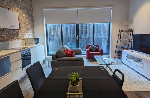 Phillip Apartamento | Brand New Spacious Woden Apartment - KingBed&WiFi