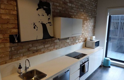 Phillip Apartamento | Brand New Spacious Woden Apartment - KingBed&WiFi