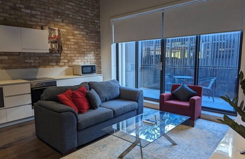 Phillip Apartamento | Brand New Spacious Woden Apartment - KingBed&WiFi