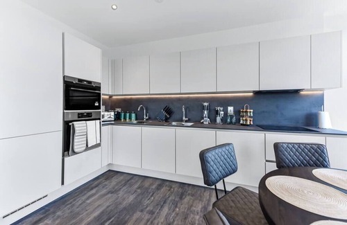 Springfield Condominio | Brand New Splendour- Perfect Location-Great Views!