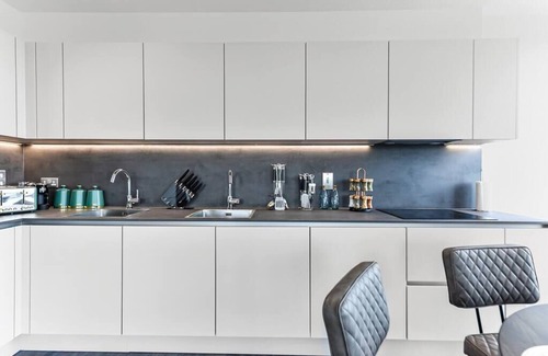 Springfield Condominio | Brand New Splendour- Perfect Location-Great Views!