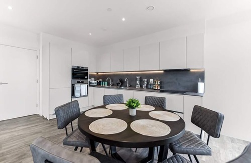 Springfield Condominio | Brand New Splendour- Perfect Location-Great Views!