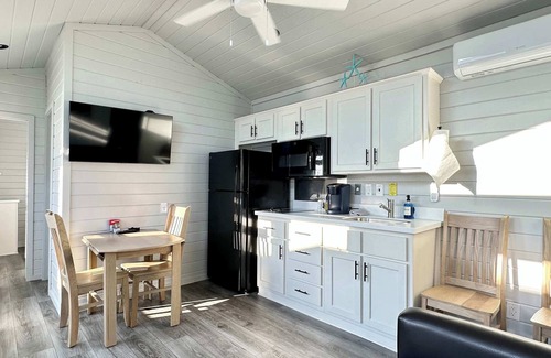 Crystal Beach Casa | Brand New*Steps to Beach*Family Friendly*Sleeps 6