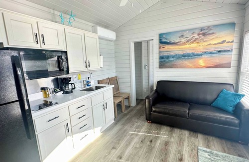 Crystal Beach Casa | Brand New*Steps to Beach*Family Friendly*Sleeps 6