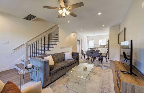 North Houston Casa | BRAND NEW Stylish 2BR Townhome, Fast WiFi & AC, Nestled in Downtown Houston