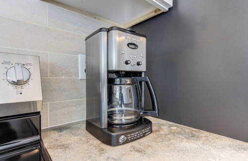 North Houston Casa | BRAND NEW Stylish 2BR Townhome, Fast WiFi & AC, Nestled in Downtown Houston