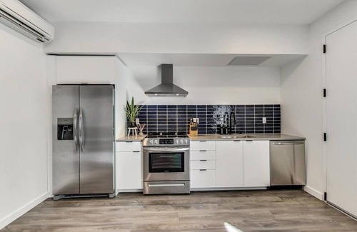Downtown Oakland Apartamento | Brand New Stylish Studio Suite Near Downtown!