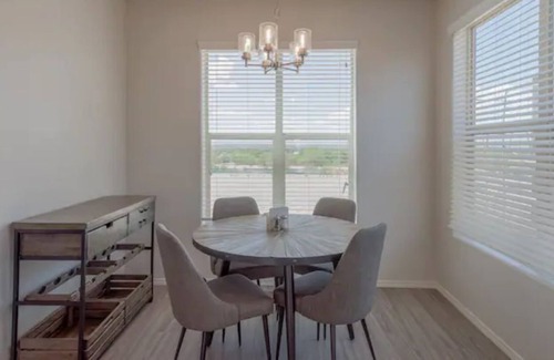 Alamedan Valley Casa | Brand New Three Bedroom with views for days!