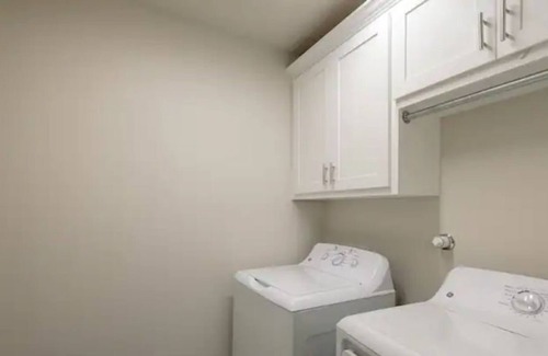 Alamedan Valley Casa | Brand New Three Bedroom with views for days!