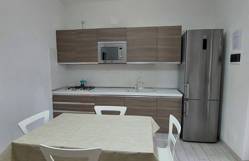 Peschici Casa | Apartamento a estrenar de tres habitaciones con terraza, piscina y clima.