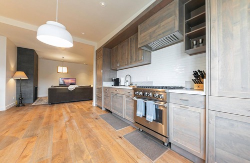 Truckee Condominio | Brand New Top Floor Condo in Truckee