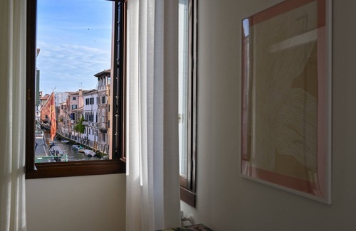 Dorsoduro Apartamento | Brand New, Top Located, Super Spacious, Luxury Home