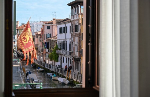 Dorsoduro Apartamento | Brand New, Top Located, Super Spacious, Luxury Home