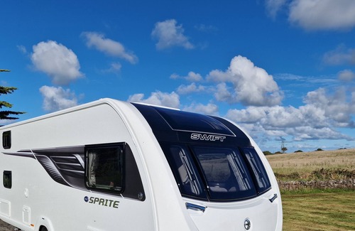 Cylch-Y-Garn Chalet De Esquí | Brand new touring caravan sited all setup ready