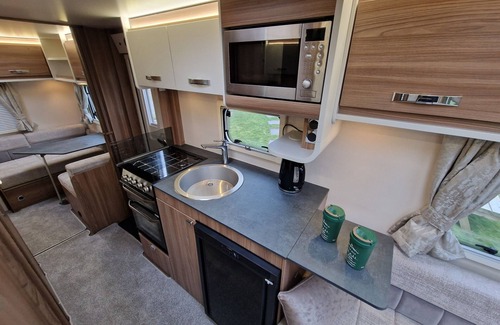 Cylch-Y-Garn Chalet De Esquí | Brand new Touring Caravan Sited all Setup Ready