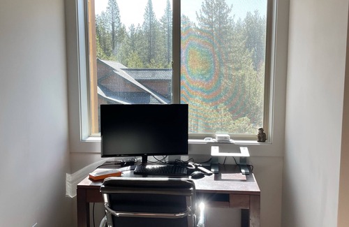 Truckee Casa | Brand New Truckee Townhome 5 Mins from Downtown