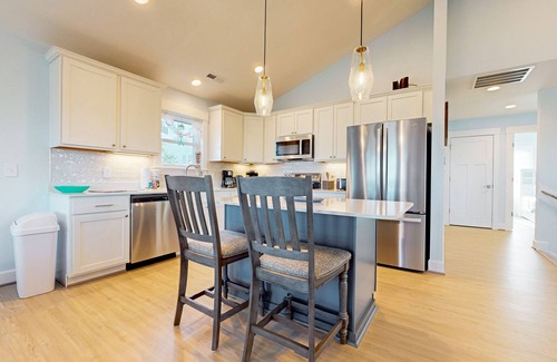 Avon Casa | Brand New Upstairs Duplex in Avon, NC with Full Kitchen and Wifi