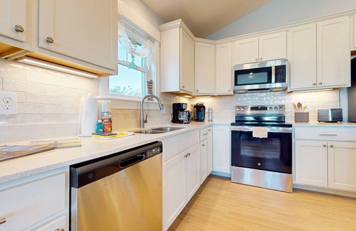 Avon Casa | Brand New Upstairs Duplex in Avon, NC with Full Kitchen and Wifi