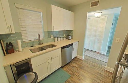 North Redington Beach Condominio | BRAND NEW-CONDO-POOL/GYM/ROOFTOP DECK-WALKING DISTANCE BEACH/PARK/SHOPS