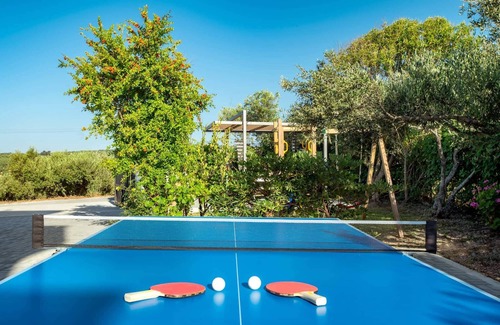 Agia Villa | Villa a estrenar en Olvini, piscina privada, ideal para familia, diseño moderno