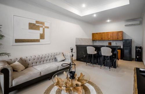 Kerobokan Villa | BRAND NEW Villa Samira, 5mn to Seminyak