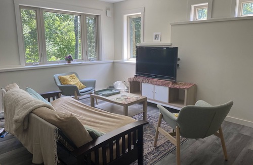 Kaslo Cabaña | Brand new walk out basement. Peaceful, and surrounded by beautiful forest.
