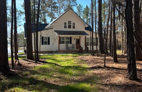 Liberty Hill Casa | Brand new waterfront house for rent on Lake Wateree