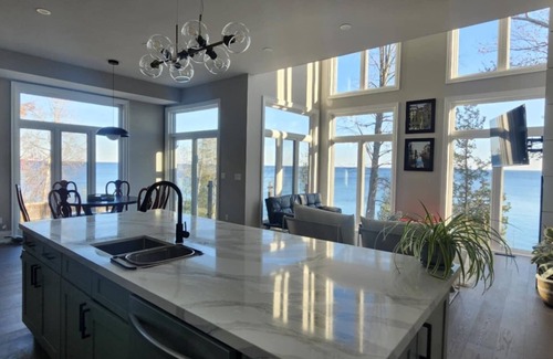 Oro-Medonte Casa | Brand new waterfront LUXE lake house for a beautiful week/end away!