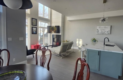 Oro-Medonte Casa | Brand new waterfront LUXE lake house for a beautiful week/end away!