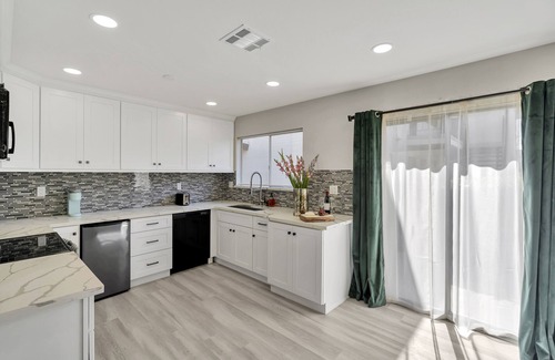 Cypress Casa | BRAND NEW welcoming 3BD house with HIGH SPEED WIFI