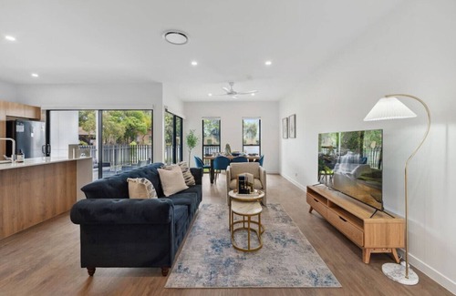 Capalaba Casa | BrandNew Modern 4BR House w/Parking/Yard/Mall/Park