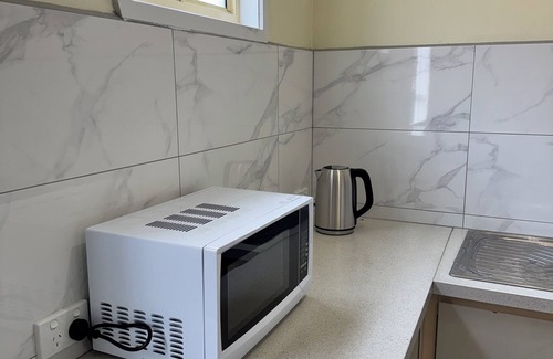 St. Albans Casa | Brandnew modern comfort room in a beautiful suburb