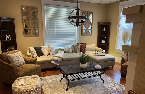 Macon Casa | Brandon’s Bungalow Perfect for a weekend getaway or extended professional travel