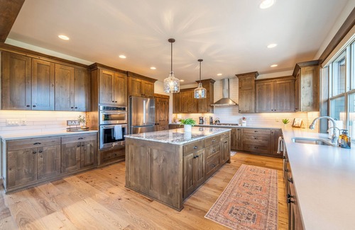 Powell Butte Casa | Brasada Quail Run - Sleeps 10, Bicycles, PingPong, Yard, Bonus room