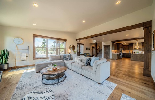 Powell Butte Casa | Brasada Quail Run - Sleeps 10, Bicycles, PingPong, Yard, Bonus room