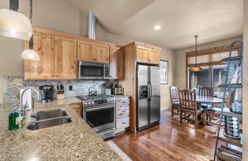 Powell Butte Cabina | Brasada Ranch | 2 Full Suites | On Golf Course
